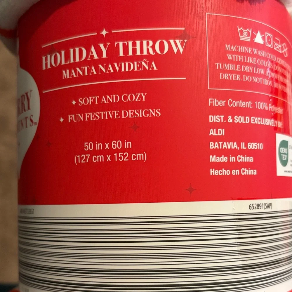 Festive Red and Green Bow and Tree Blanket - Picture 5 of 5